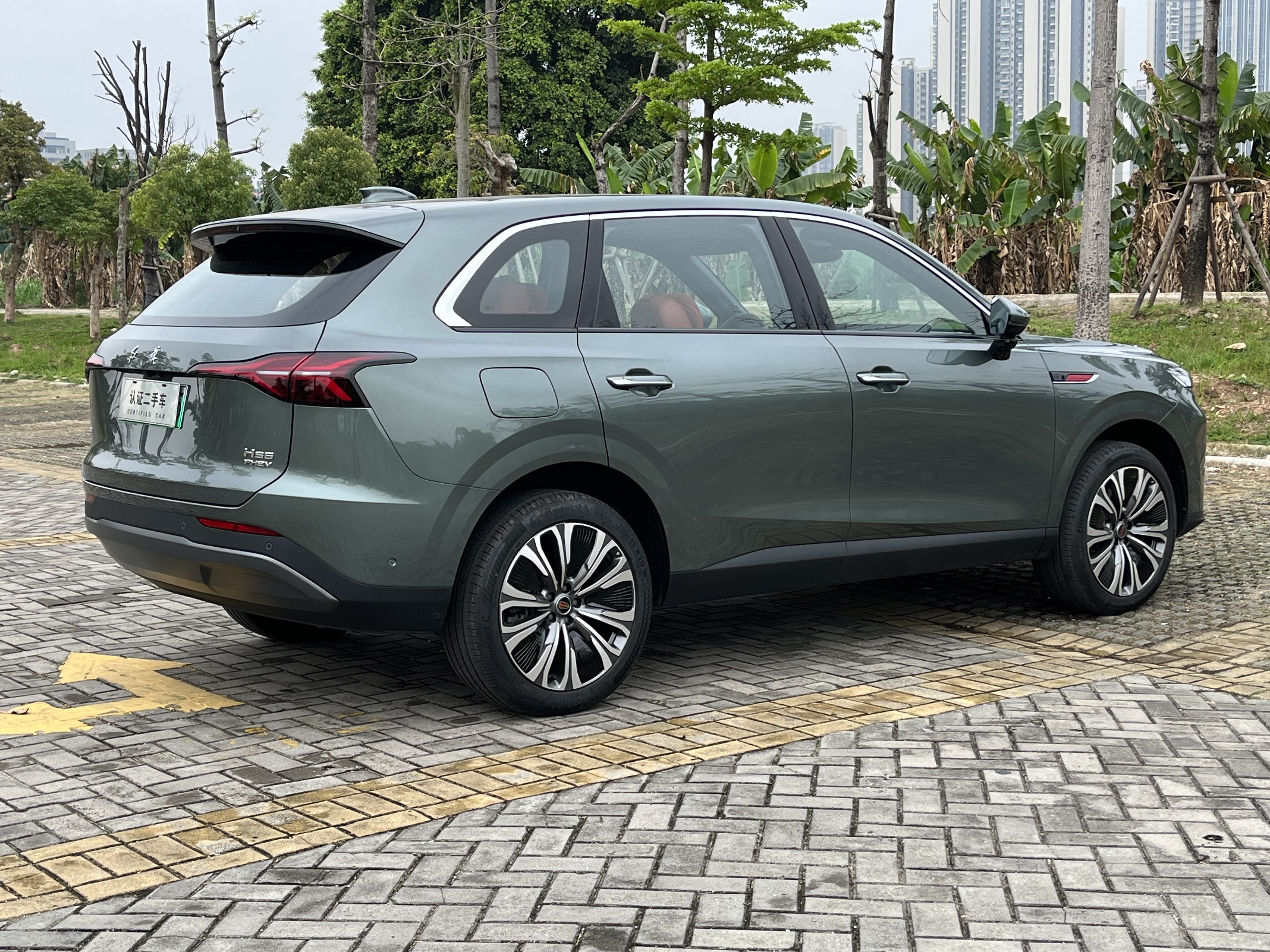 Hong Qi 2026 HS6 PHEV 220 Four-Wheel Drive Intelligent Hybrid Edition