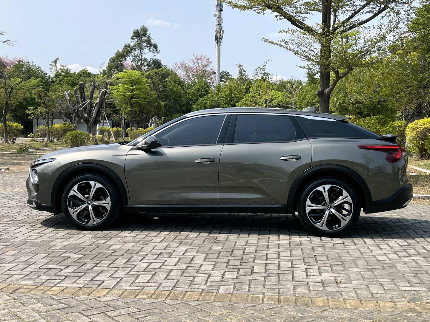 Citroën‌ 2022 Citroën C5 X 1.6T Enjoy Extraordinary Year of the Tiger Opening Red Edition