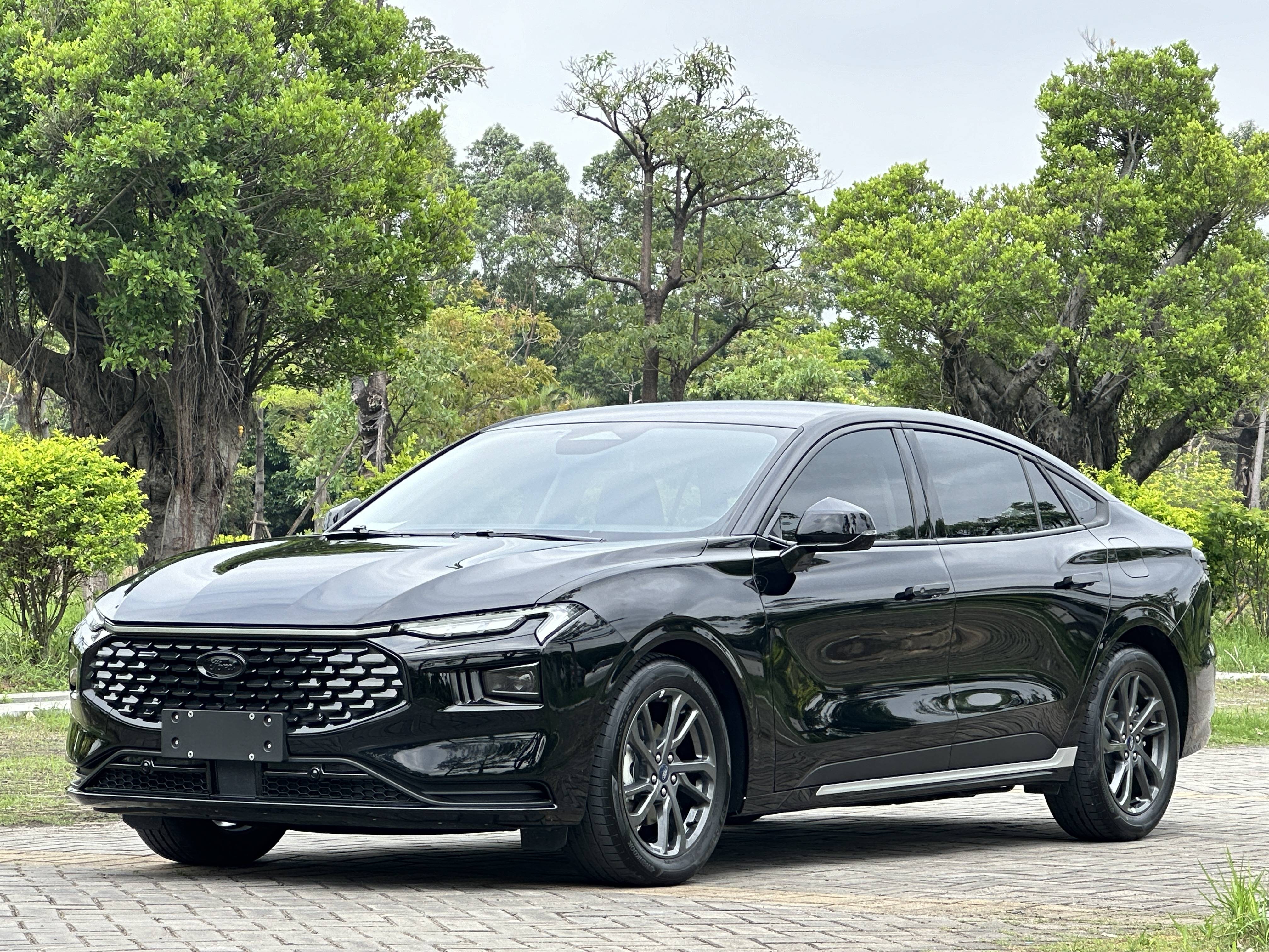 Ford 2025 Mondeo‌ 2.0 PHEV Intelligent Control Flagship National VI سيارة مستعملة