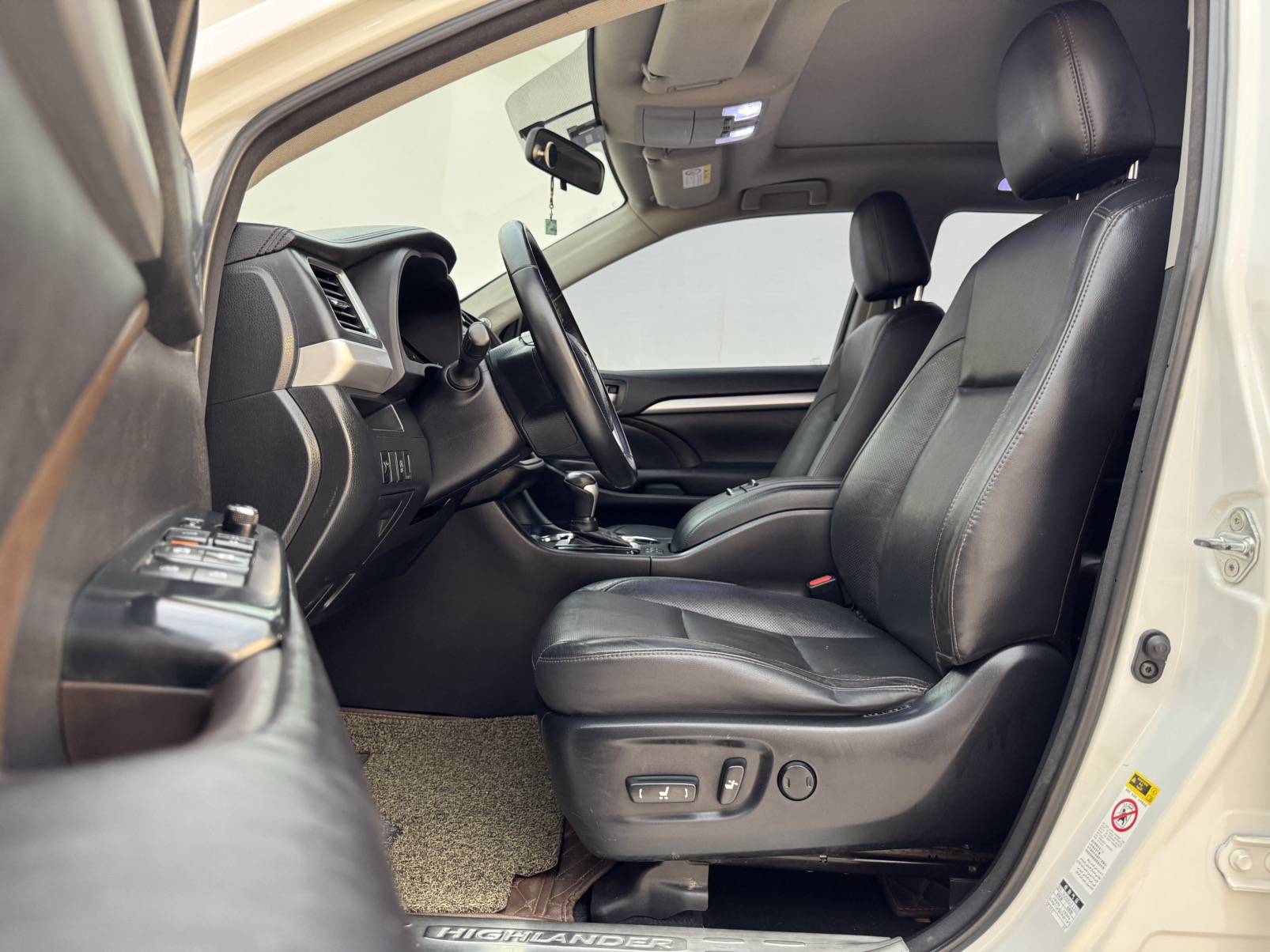 مستعمل Toyota 2015 Highlander‌ 2.0T four-wheel drive luxury navigation version 7-seater