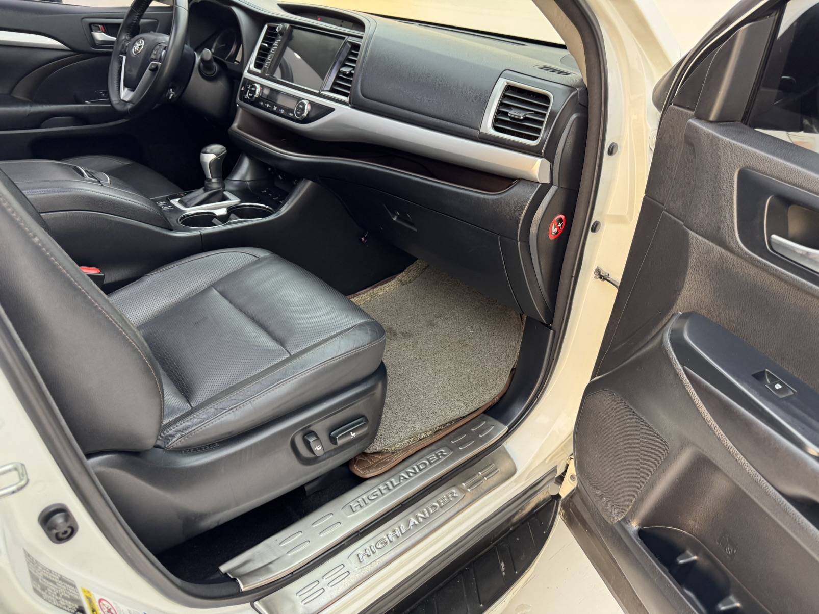 مستعمل Toyota 2015 Highlander‌ 2.0T four-wheel drive luxury navigation version 7-seater