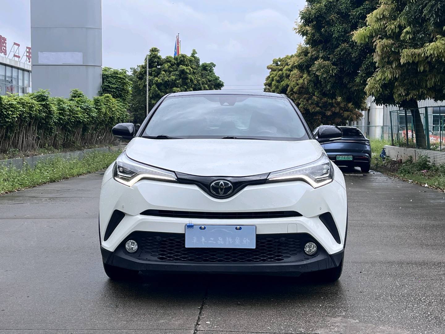 Toyota 2020 C-HR 2.0L Luxury Edition National VI سيارة مستعملة