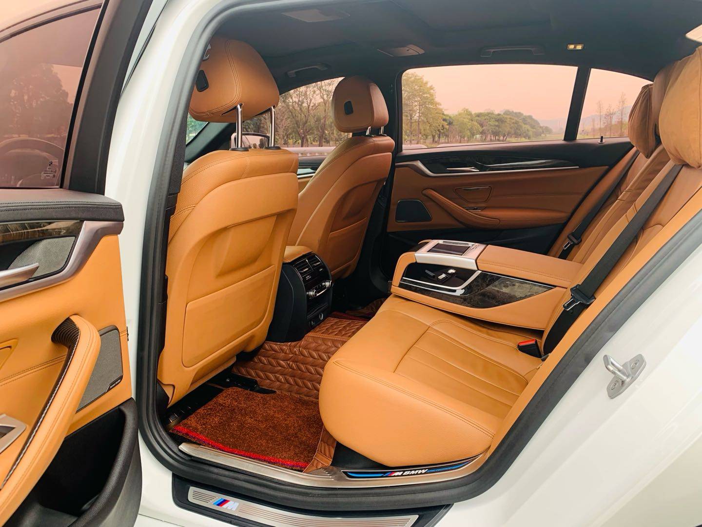 BMW 2018 5 Series 530Li Exclusive M Sport Set