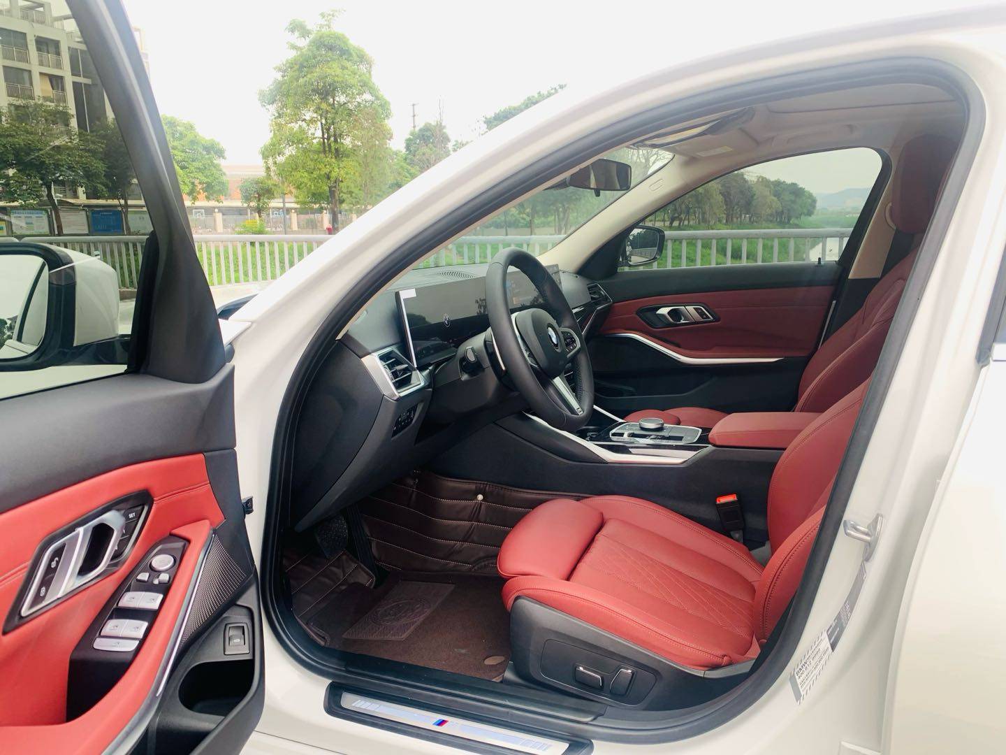 BMW 2024 3 Series 325Li M Sport Package