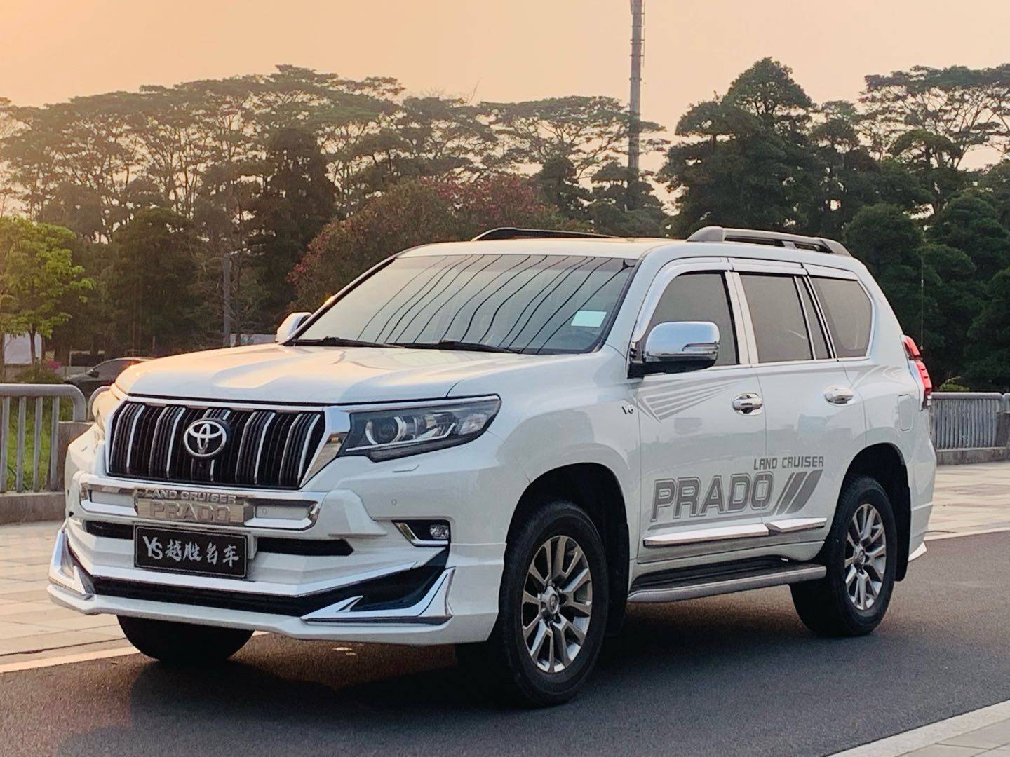 Toyota 2018 Prado 3.5L automatic TX-L NAVI rear mounted spare tire سيارة مستعملة