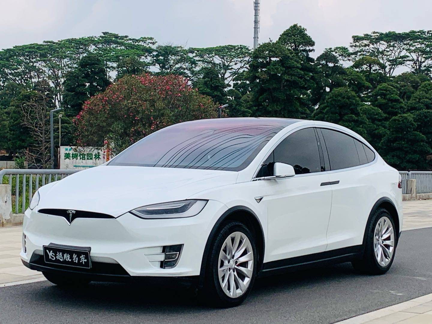 TESLA 2016 Model X Model X 75D سيارة مستعملة