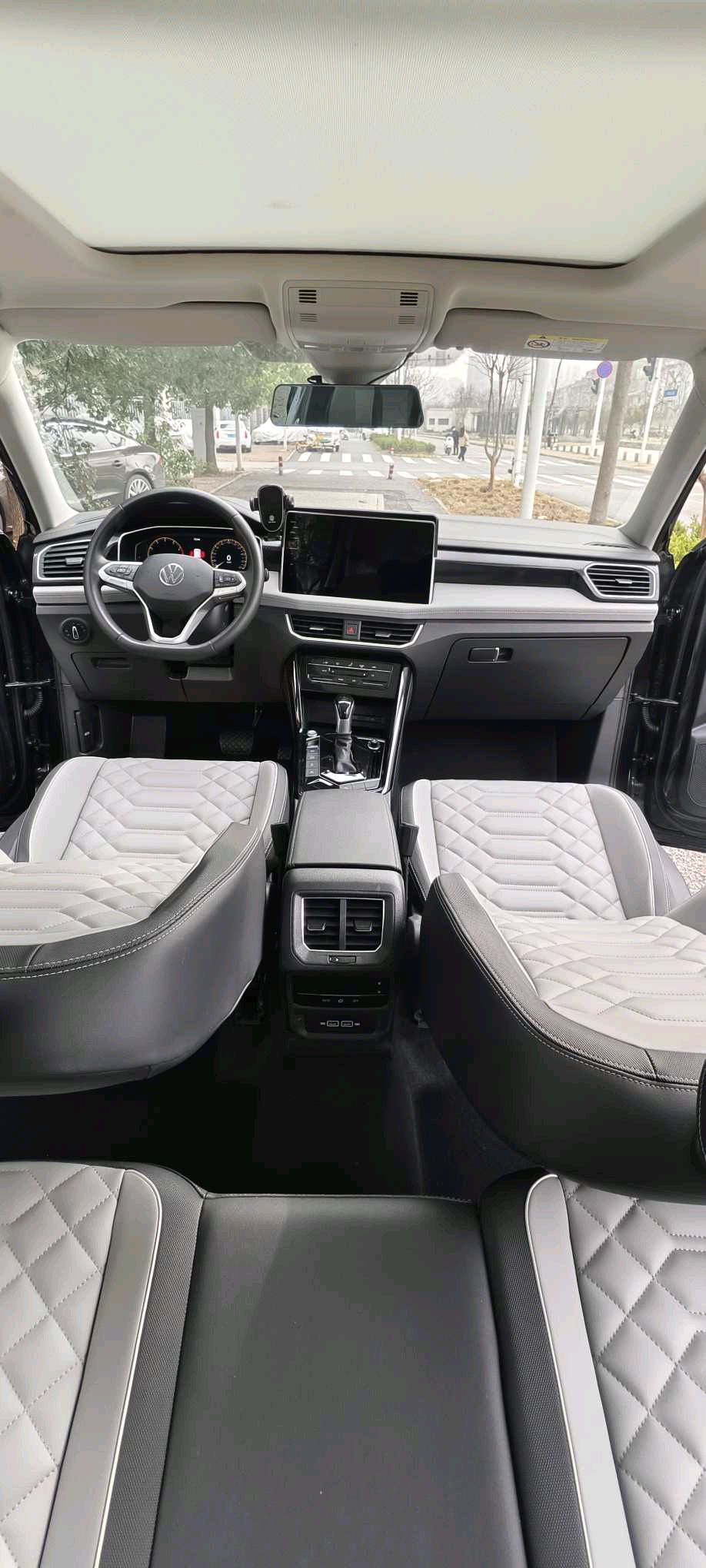 Volkswagen TAYRON 2024 330TSI 2WD Luxury Plus National VI