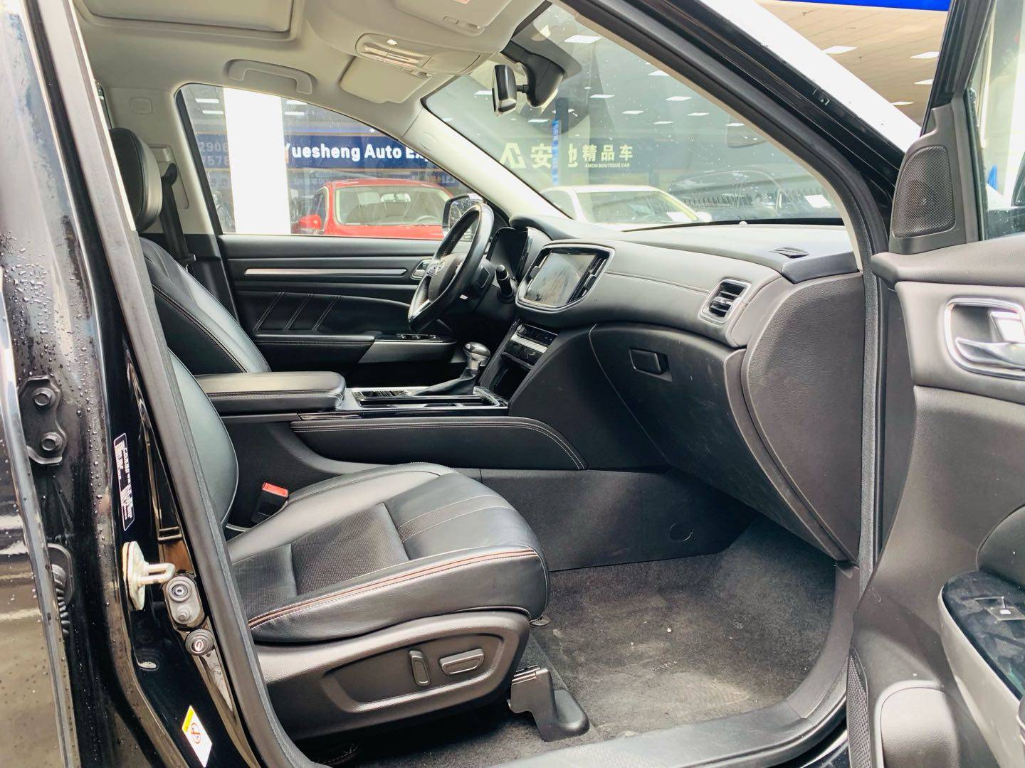 GAC GS8 2020 390T two wheel drive luxury version (seven seats)