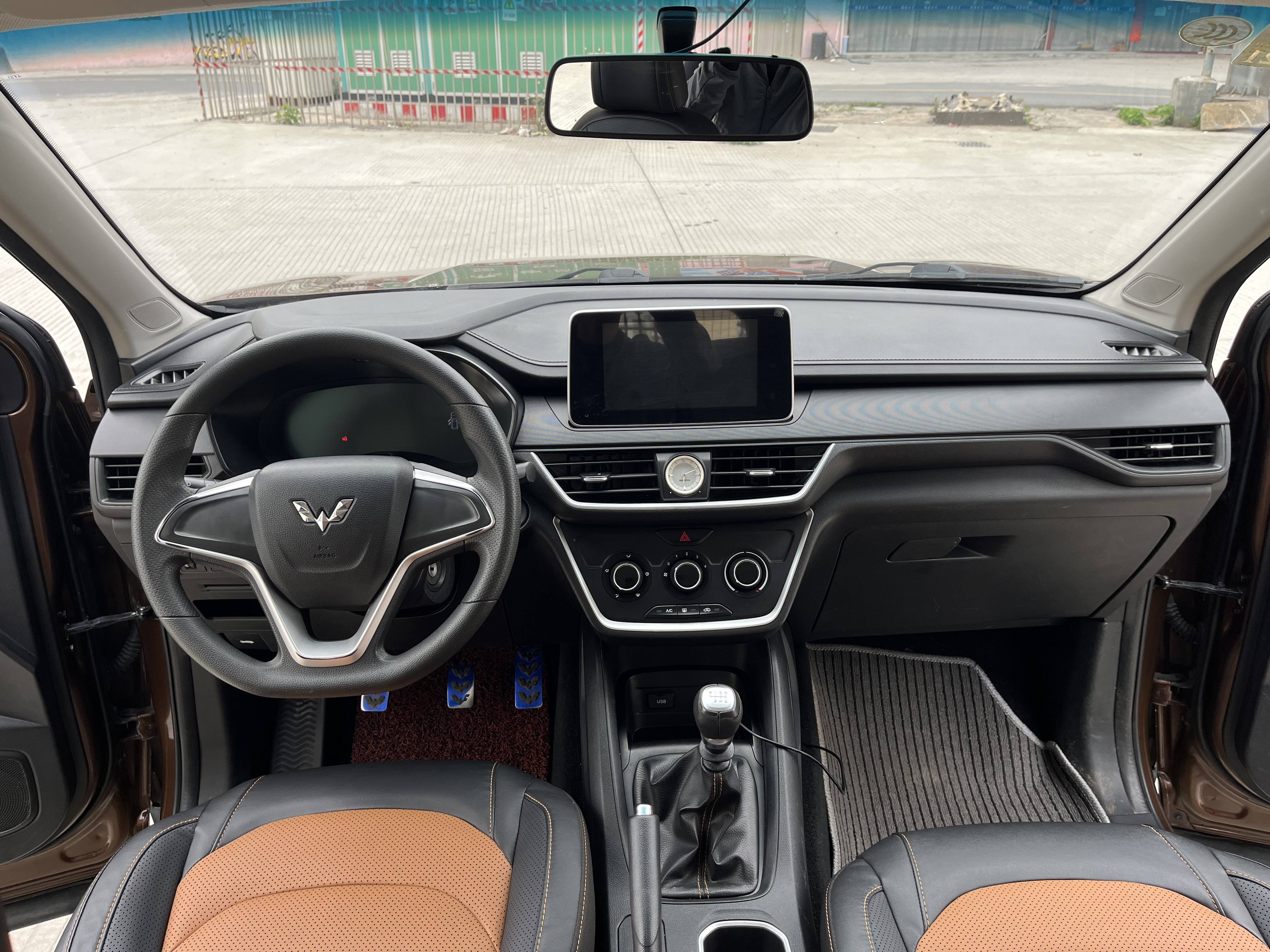 Подержанный Wuling Hongguang S3 2018 1.5T Manual Comfort Type National V