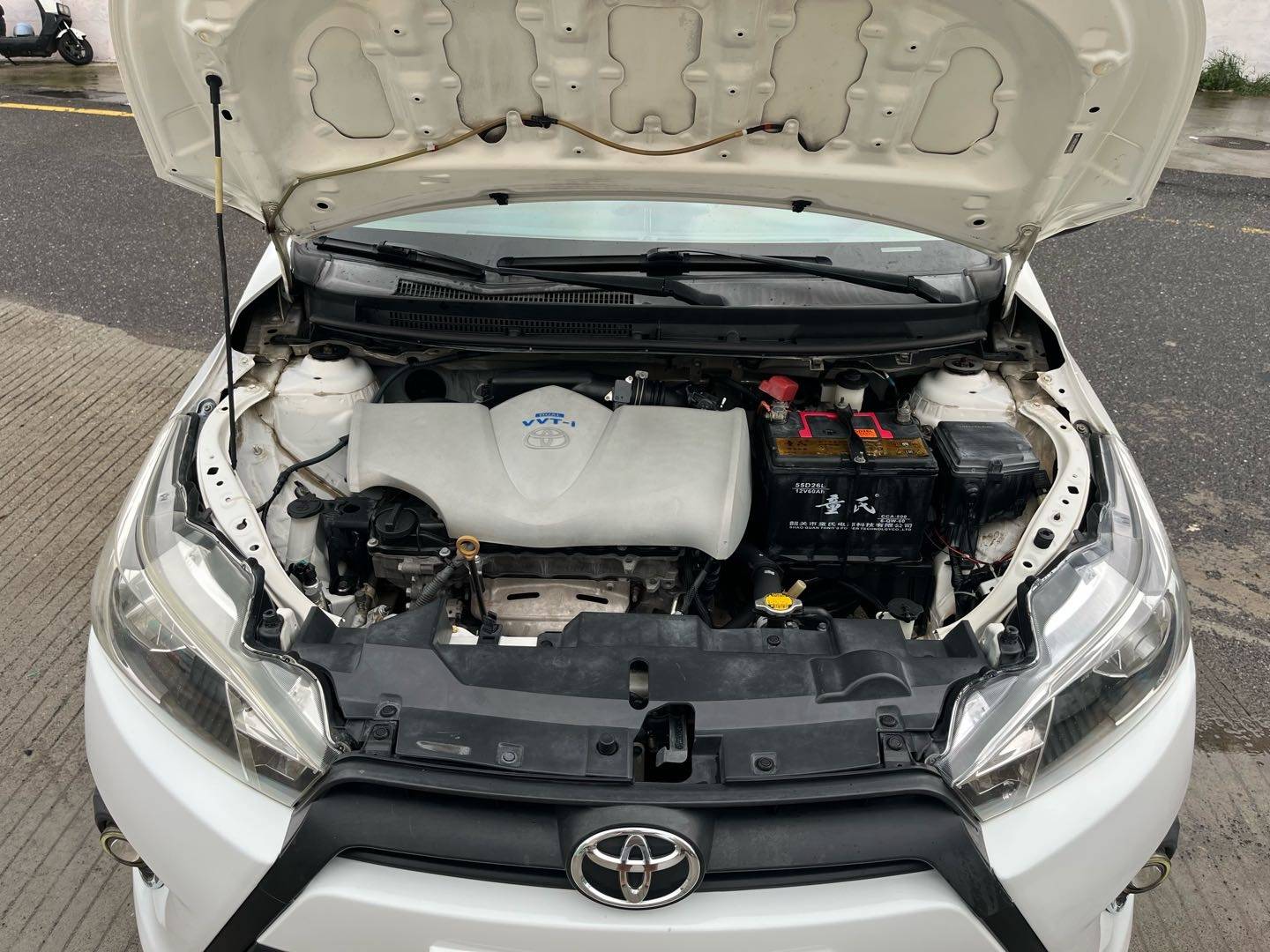 Подержанный Toyota YARiS L Hatchback 2014 1.3E Automatic Charm Edition