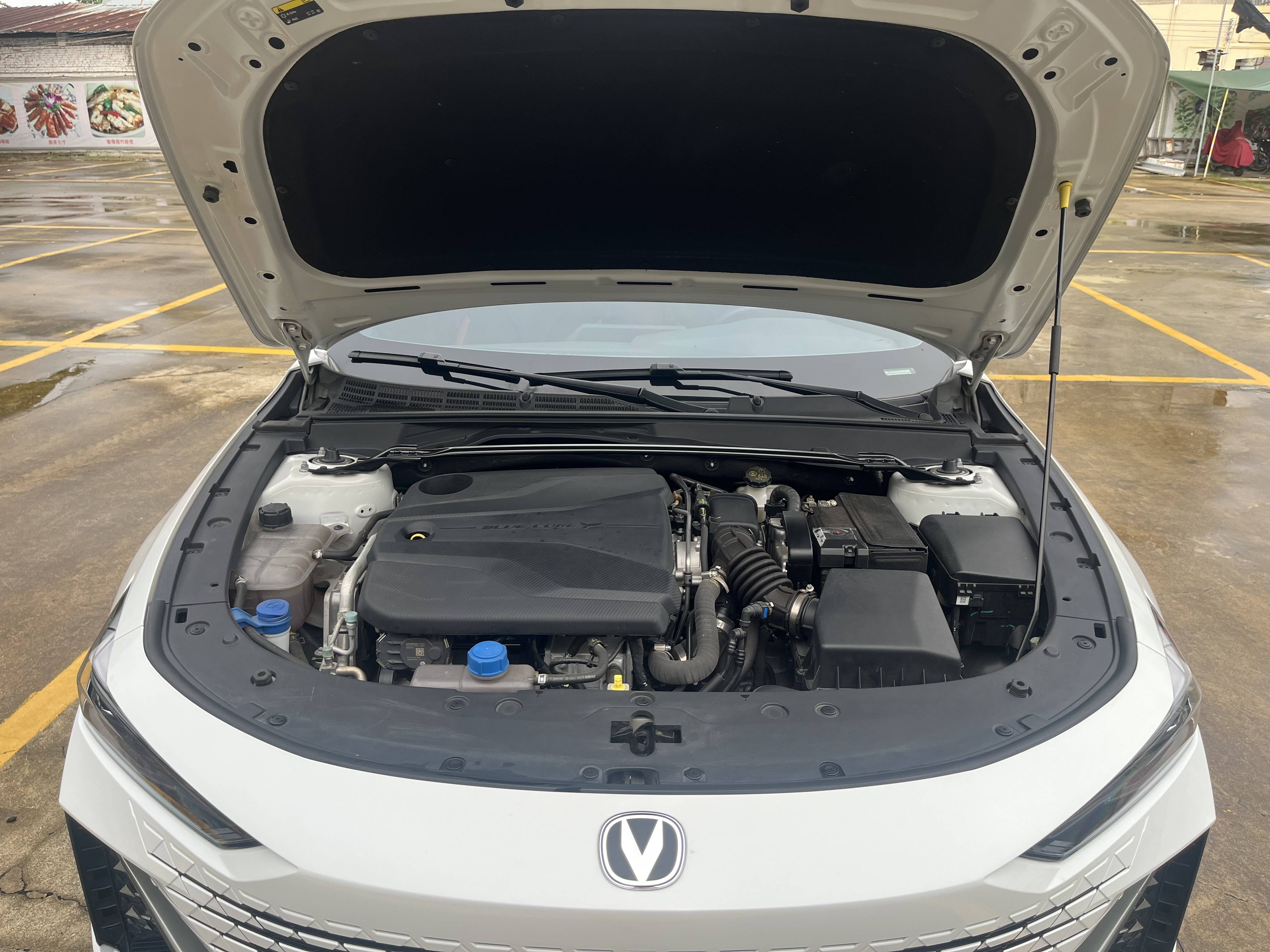 Подержанный Changan UNI-V 2023 1.5T Prestige Model