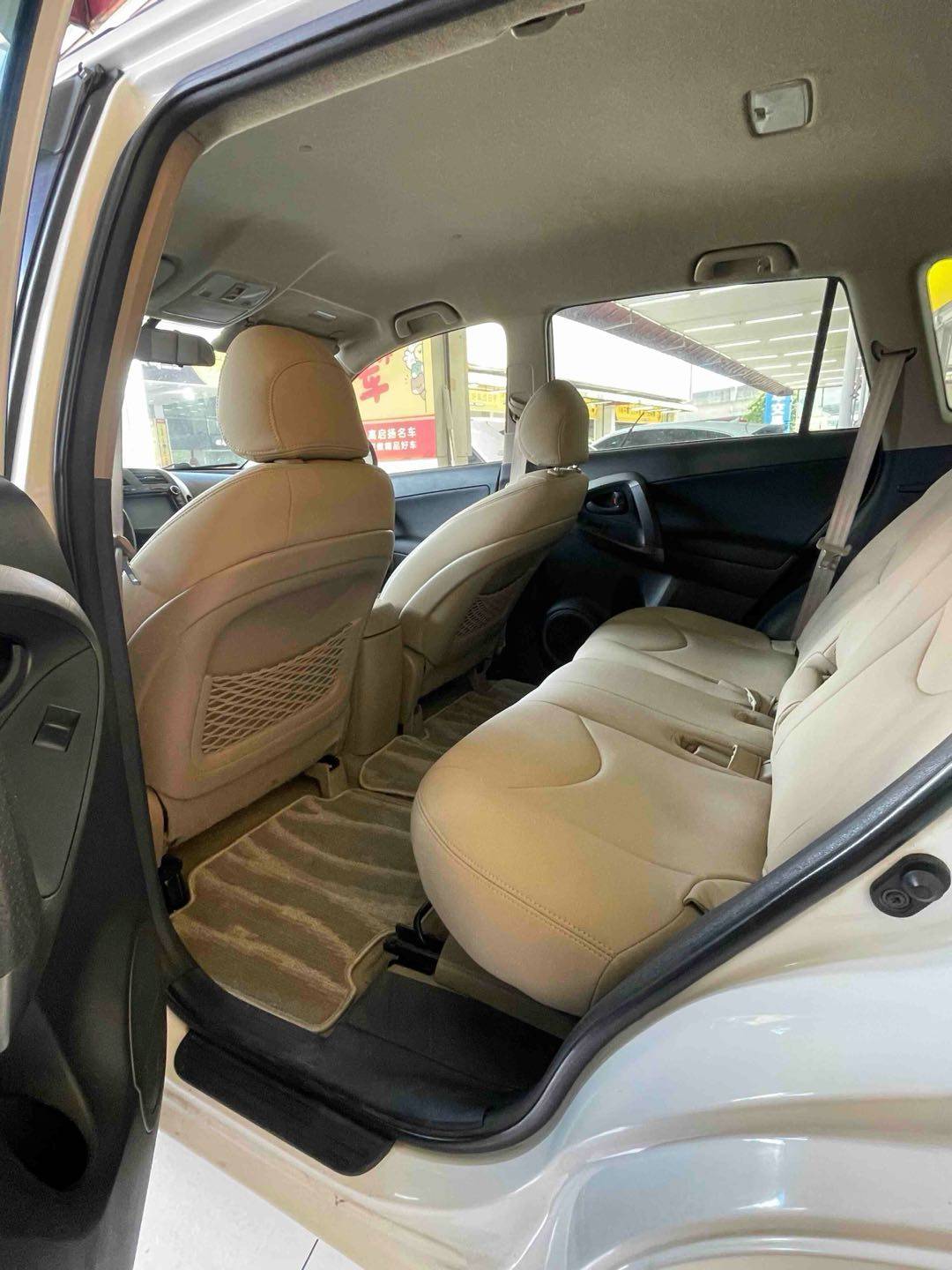 Toyota RAV4 2011 2.0L CVT 2WD Fashion Edition