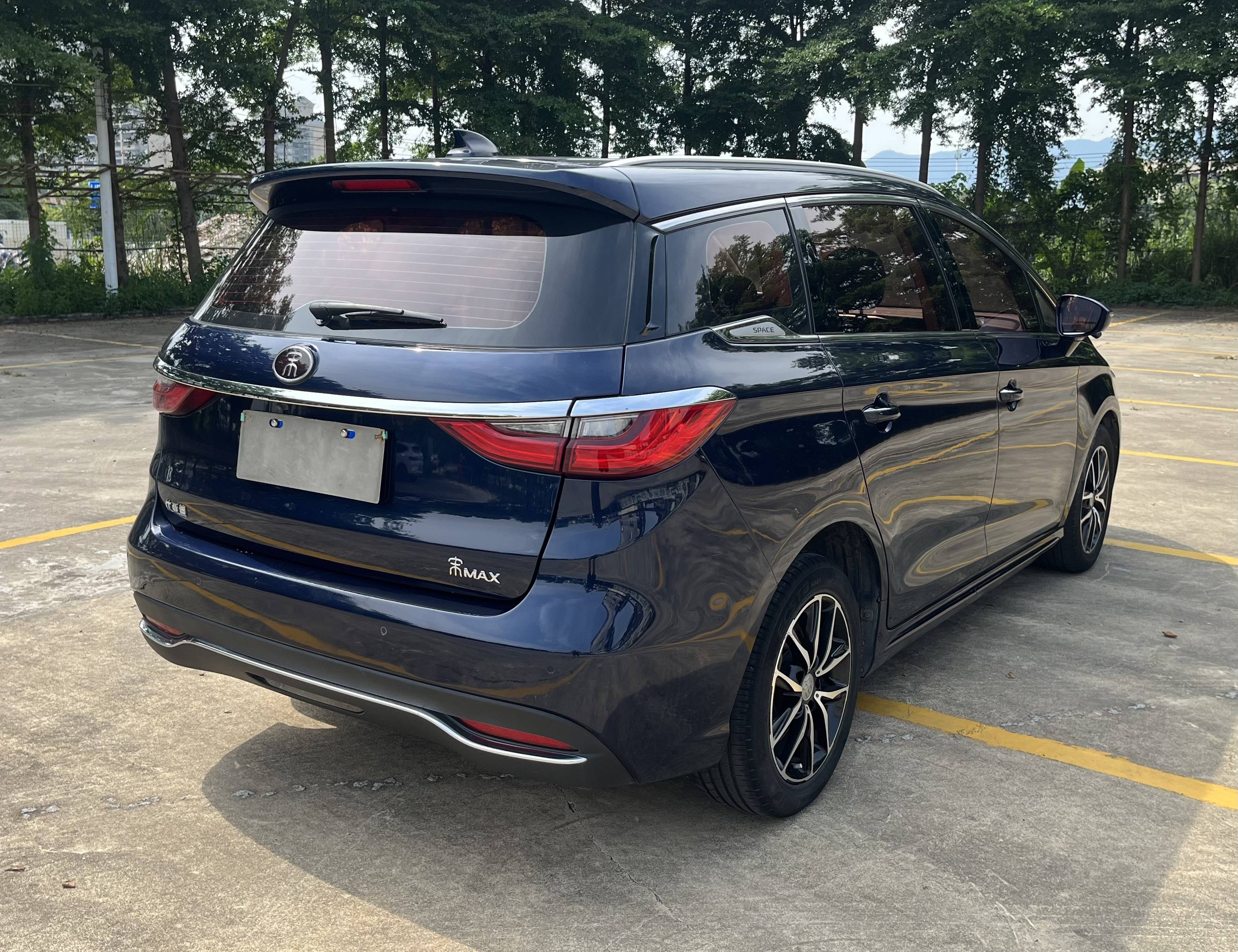 Подержанный BYD SONG MAX 2018 DM 1.5T Zhilian Zhiyao 7-seater National V
